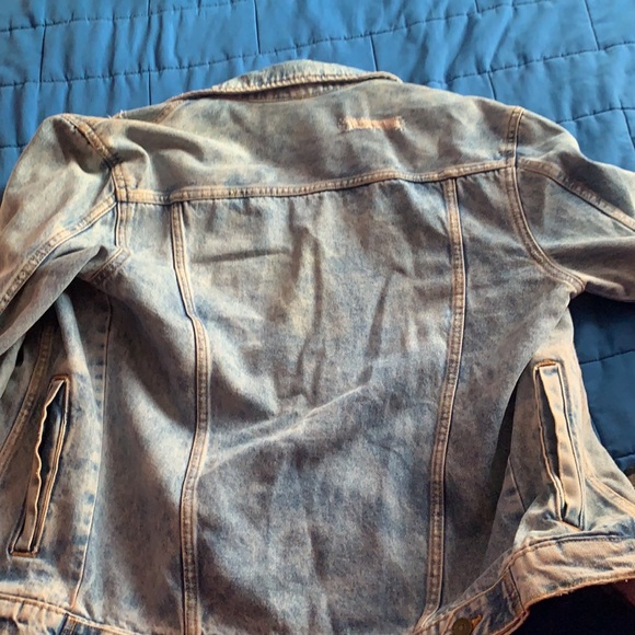 H&M distressed denim jacket - Picture 4 of 4